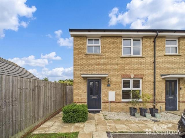 3 bedroom end of terrace house for sale