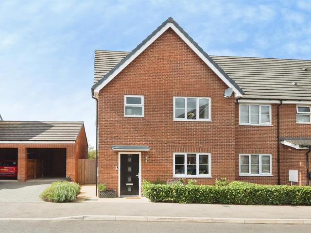 3 bedroom end of terrace house for sale