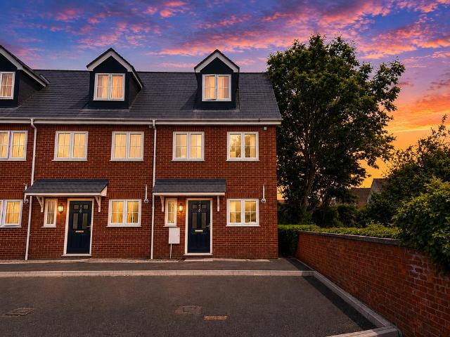 3 bedroom end of terrace house for sale