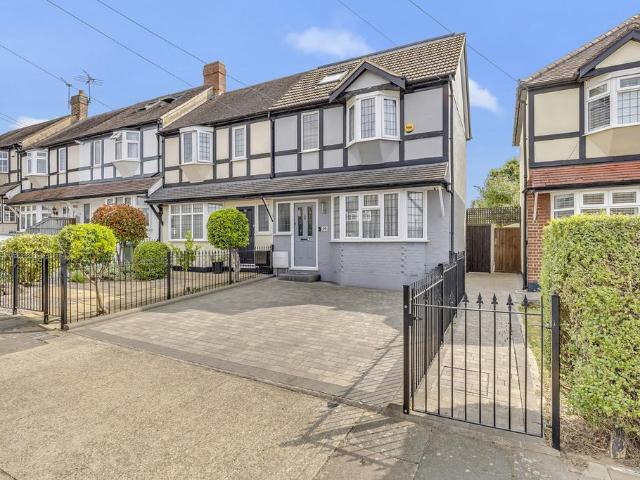 3 bedroom end of terrace house for sale
