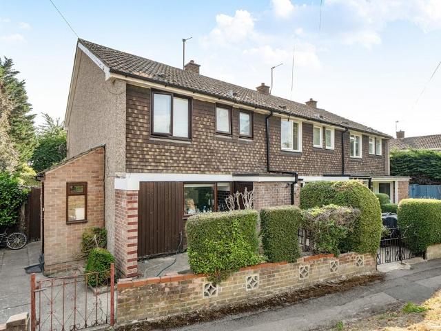 3 bedroom end of terrace house for sale