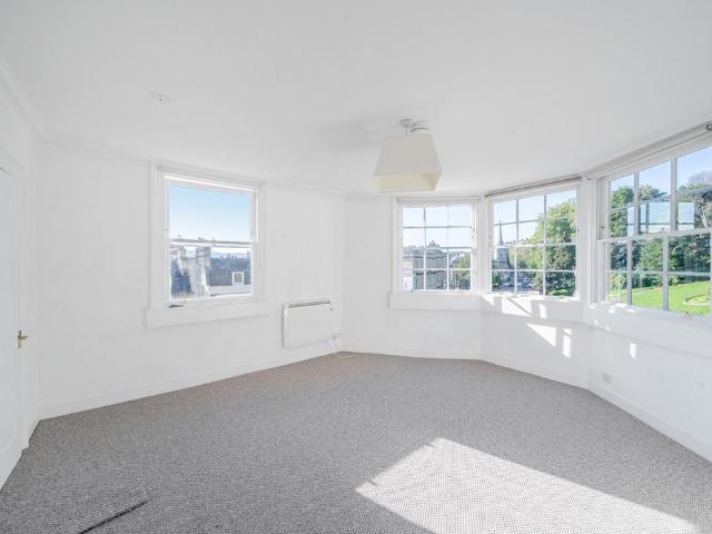 3 bedroom maisonette for sale