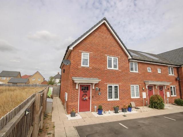 3 bedroom end of terrace house for sale