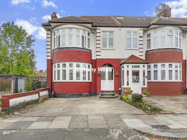 3 bedroom end of terrace house for sale