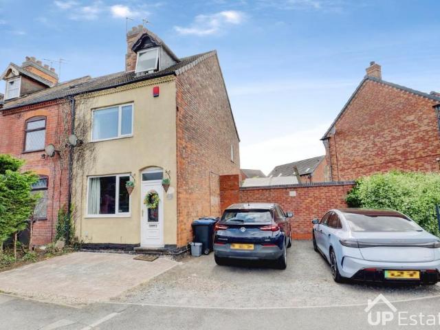 3 bedroom end of terrace house for sale
