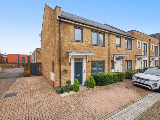 3 bedroom end of terrace house for sale