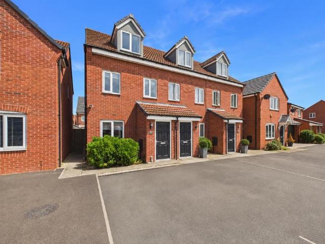 3 bedroom end of terrace house for sale
