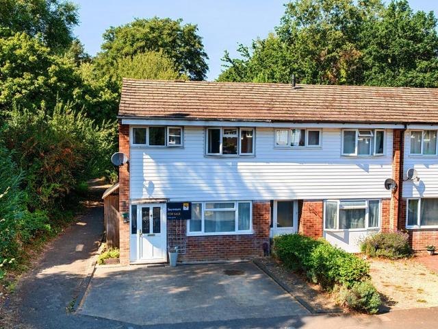 3 bedroom end of terrace house for sale