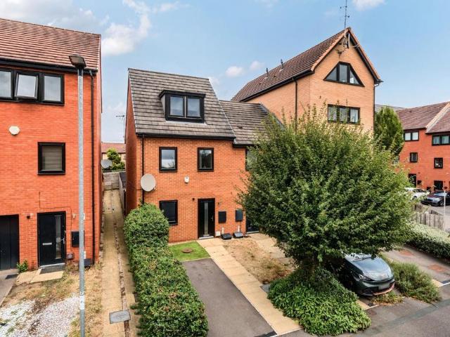 3 bedroom end of terrace house for sale