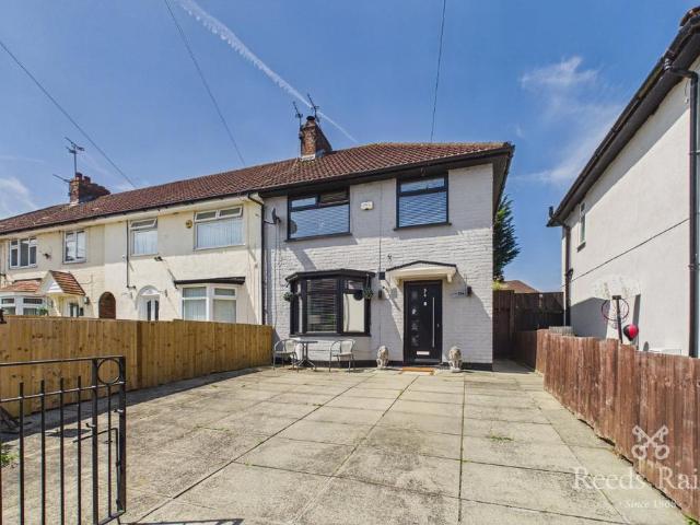 3 bedroom end of terrace house for sale