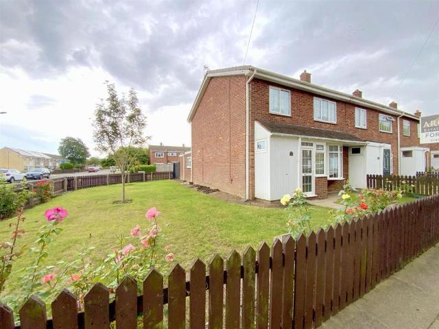 3 bedroom end of terrace house for sale