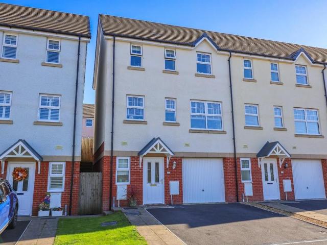 3 bedroom end of terrace house for sale
