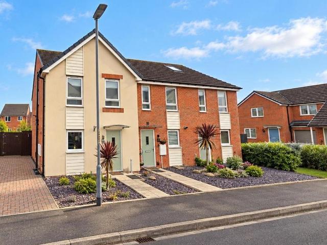 3 bedroom end of terrace house for sale