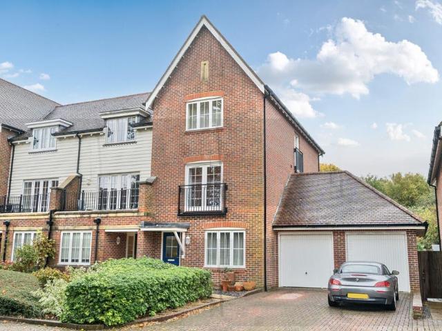 3 bedroom end of terrace house for sale