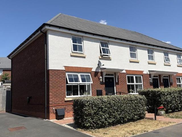 3 bedroom end of terrace house for sale