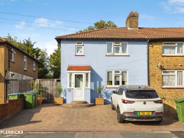 3 bedroom end of terrace house for sale