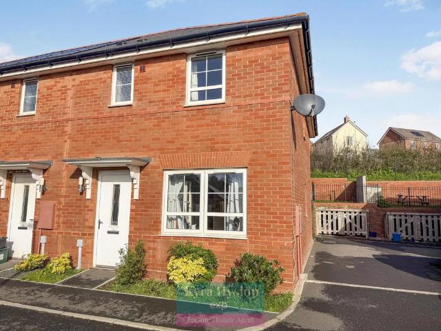 3 bedroom end of terrace house for sale