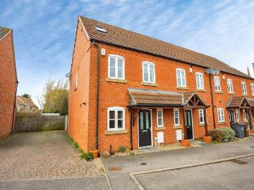 3 bedroom end of terrace house for sale