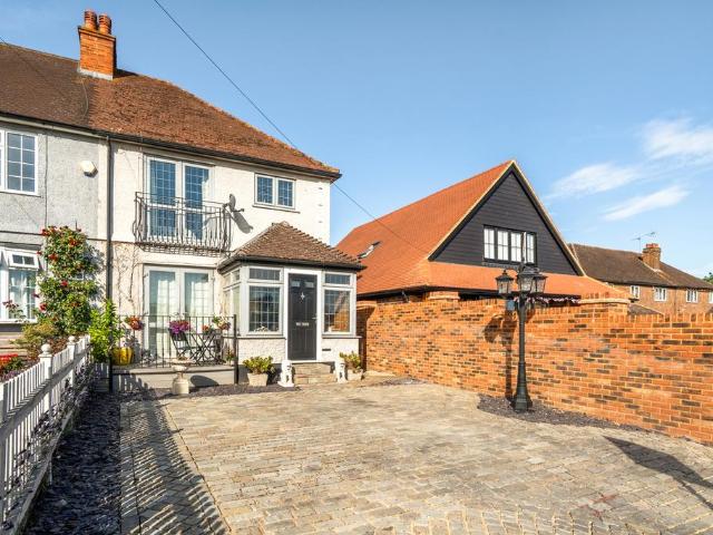 3 bedroom end of terrace house for sale