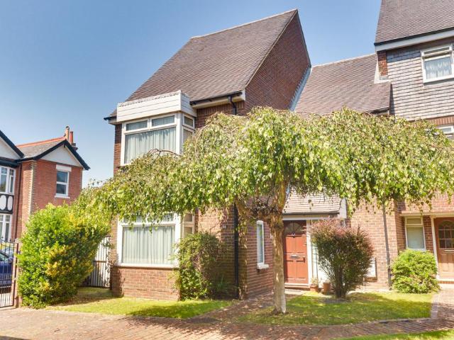 3 bedroom end of terrace house for sale