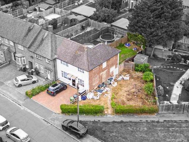 3 bedroom end of terrace house for sale