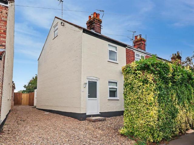 3 bedroom end of terrace house for sale