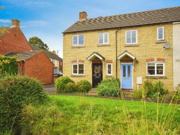 3 bedroom end of terrace house for sale
