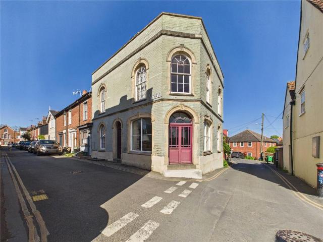 4 bedroom end of terrace house for sale