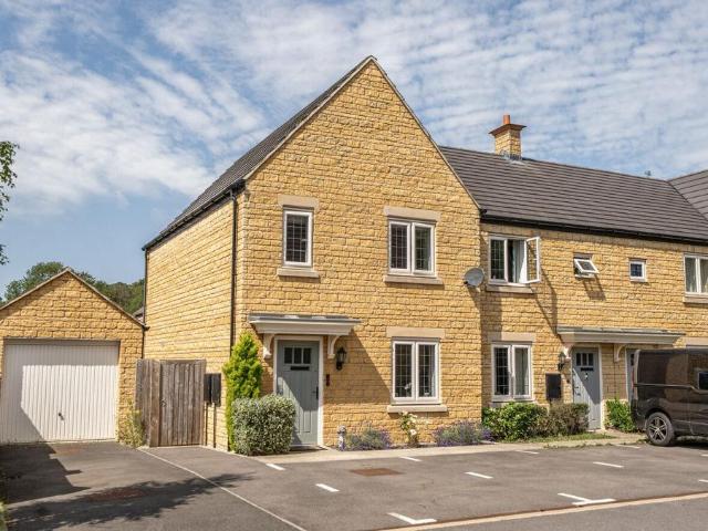 3 bedroom end of terrace house for sale