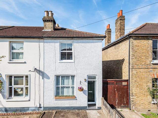 3 bedroom end of terrace house for sale