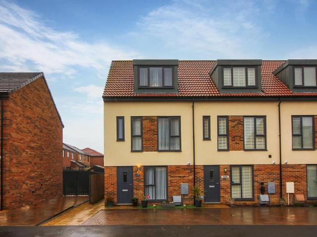 3 bedroom end of terrace house for sale