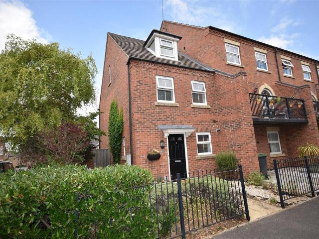 3 bedroom end of terrace house for sale