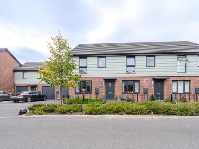 3 bedroom end of terrace house for sale
