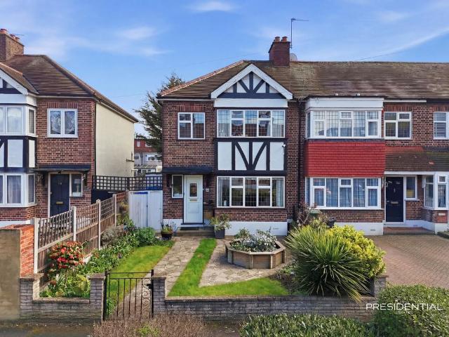 3 bedroom end of terrace house for sale