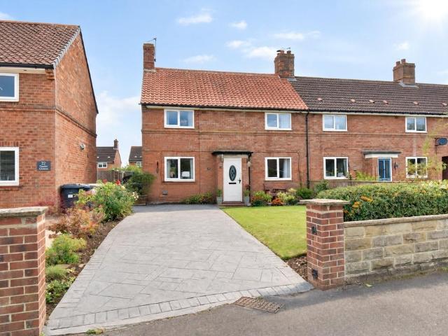 3 bedroom end of terrace house for sale