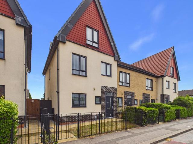 3 bedroom end of terrace house for sale