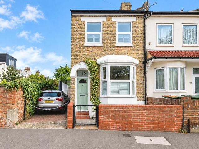 3 bedroom end of terrace house for sale