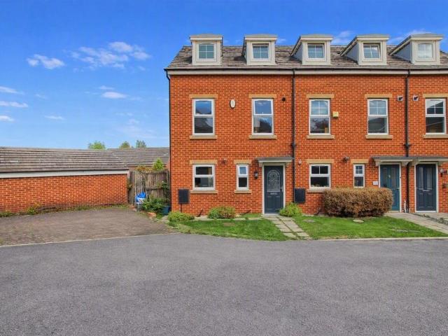 3 bedroom end of terrace house for sale