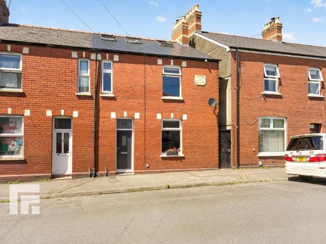 3 bedroom end of terrace house for sale