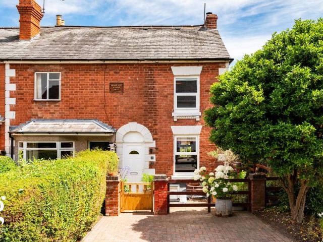 3 bedroom end of terrace house for sale