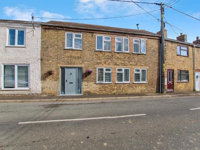3 bedroom end of terrace house for sale