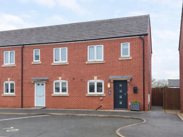 3 bedroom end of terrace house for sale