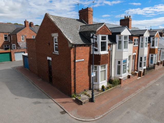3 bedroom end of terrace house for sale