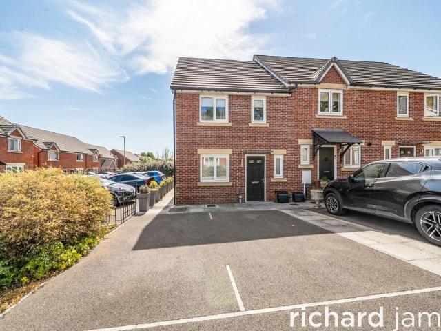 3 bedroom end of terrace house for sale
