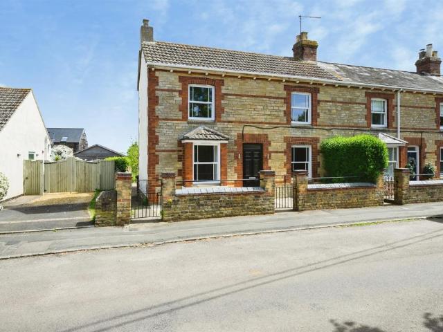 3 bedroom end of terrace house for sale