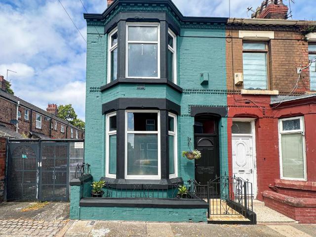 3 bedroom end of terrace house for sale