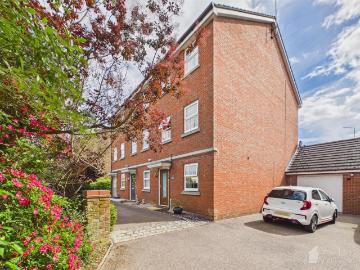3 bedroom end of terrace house for sale