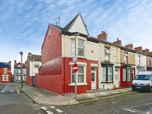 3 bedroom end of terrace house for sale