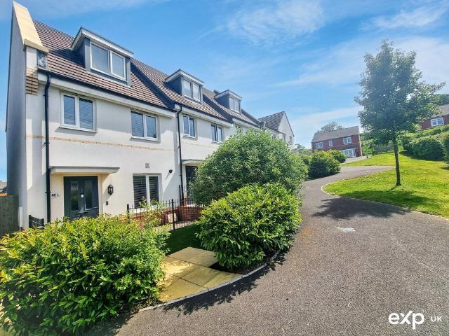 3 bedroom end of terrace house for sale
