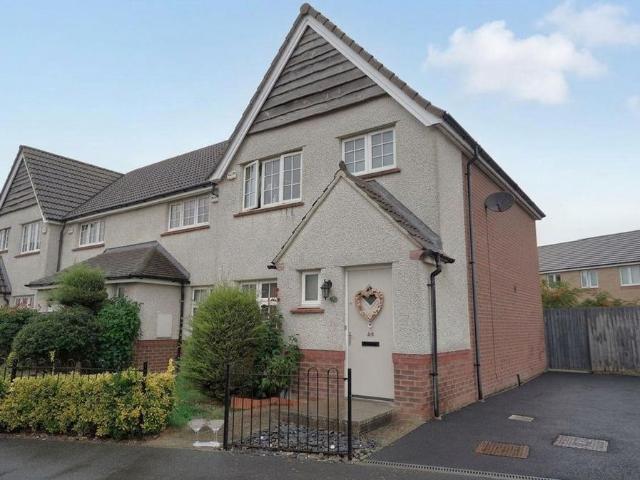 3 bedroom end of terrace house for sale